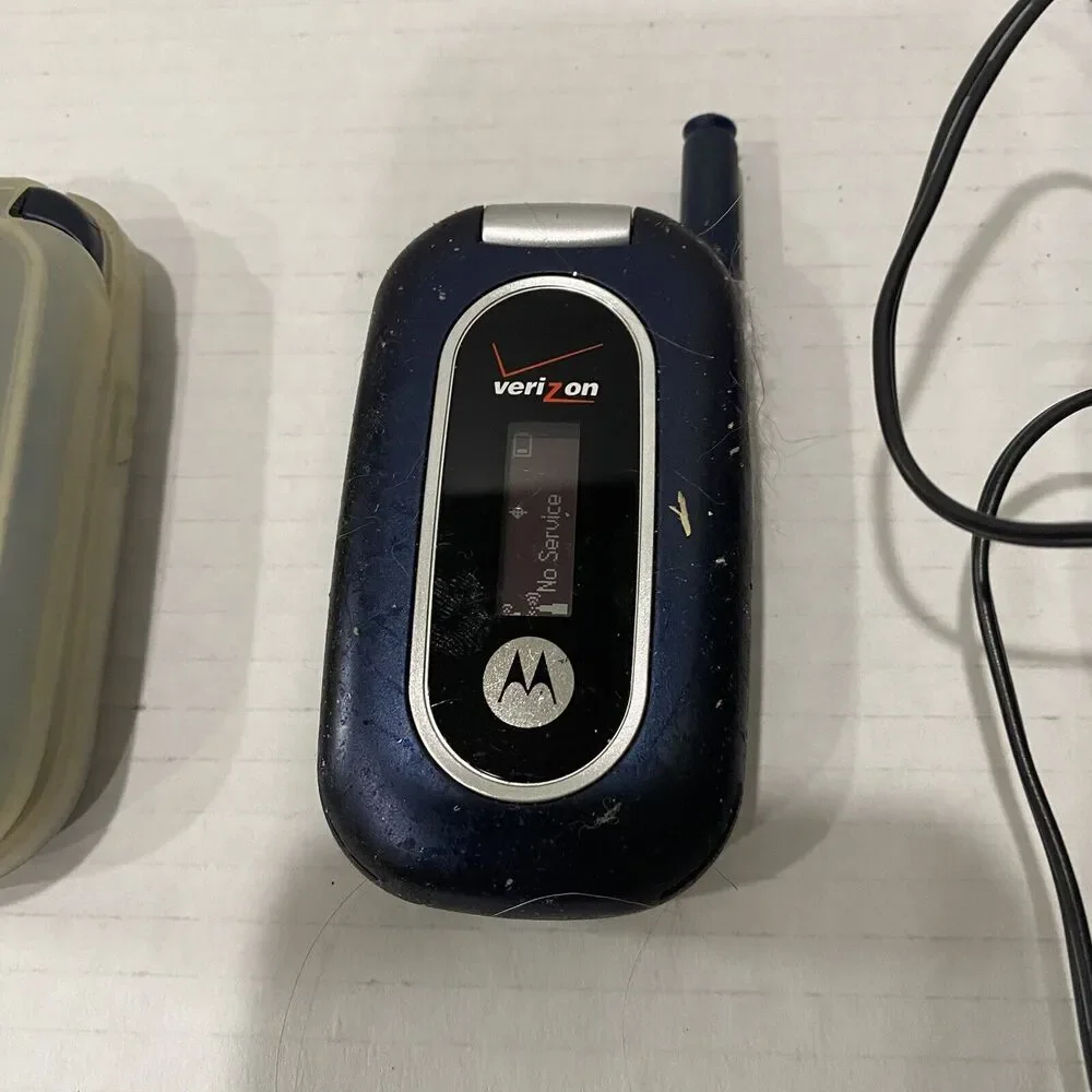 Verizon LG & Motorola Flip Phone W/ Accessories Pre Owned